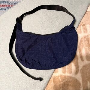 Baggu Medium Crescent Bag in Navy Blue - EUC